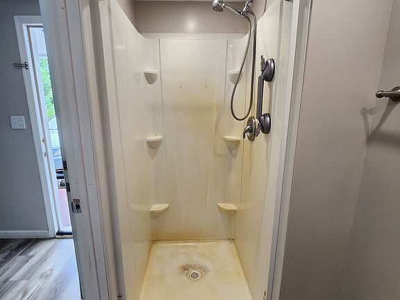 5th image of 9349 Valley Rd #106