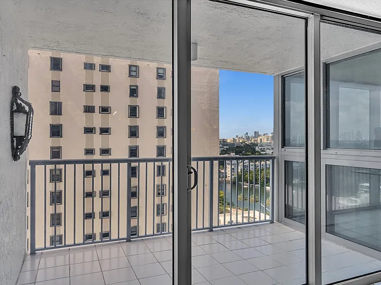 2655 Collins Ave #1710 — Photo 9