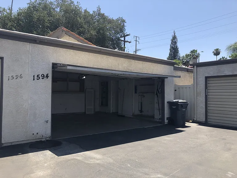 1594 Christopher Ln — Photo 36