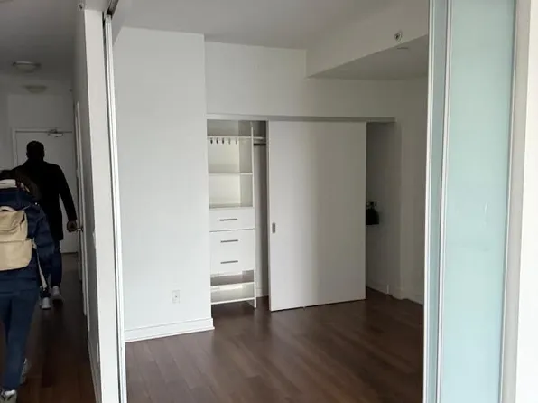 210 Simcoe St, Toronto, ON