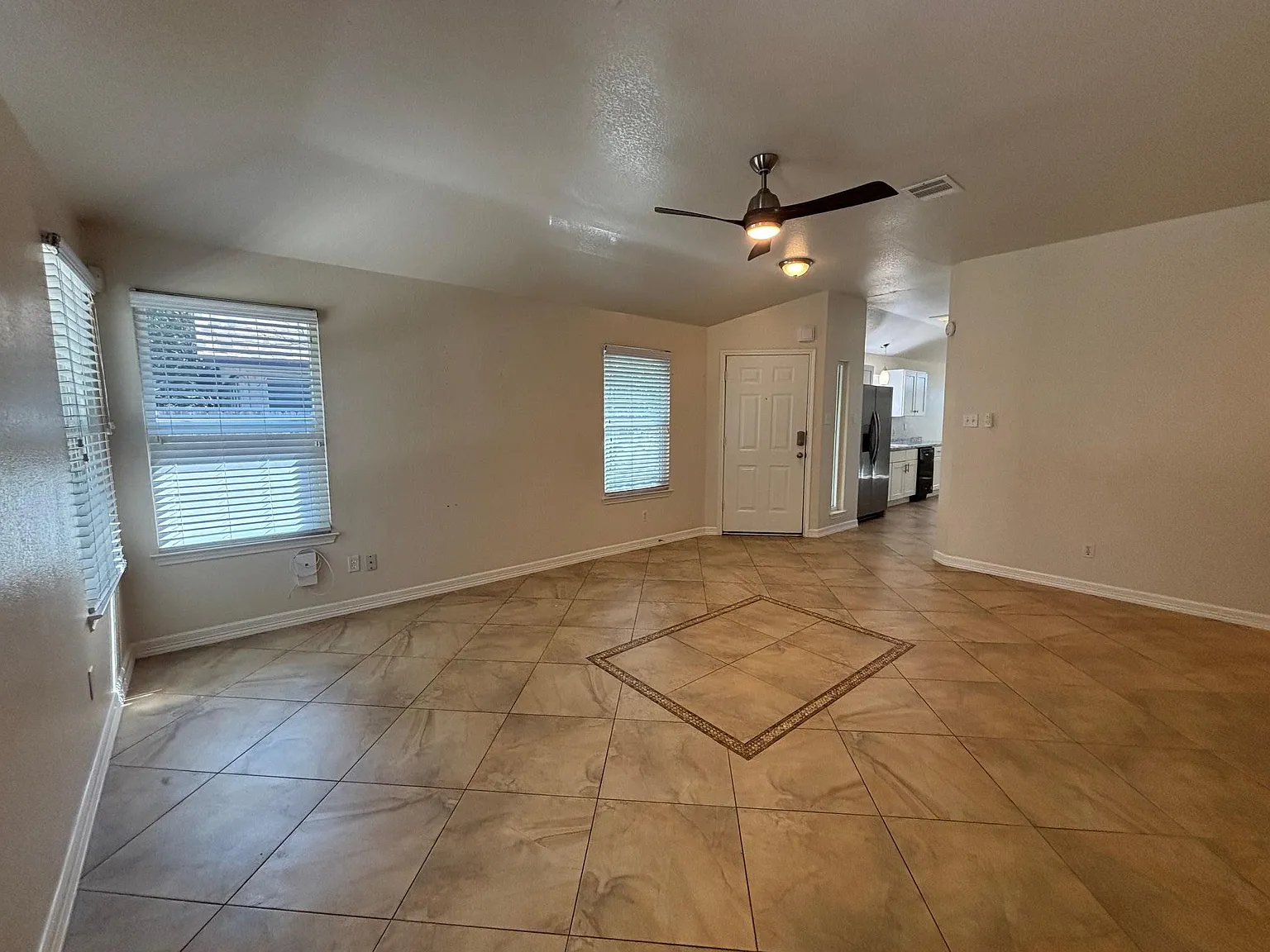 3 bed, 2.0 bath, 1285 sqft, $1,950 — Photo 4
