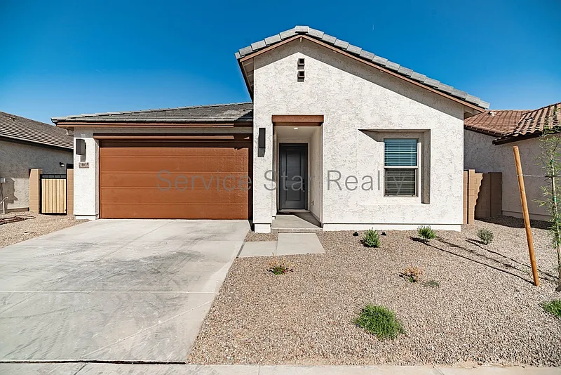 5 bed, 3.0 bath, 2082 sqft, $2,000 — Photo 2