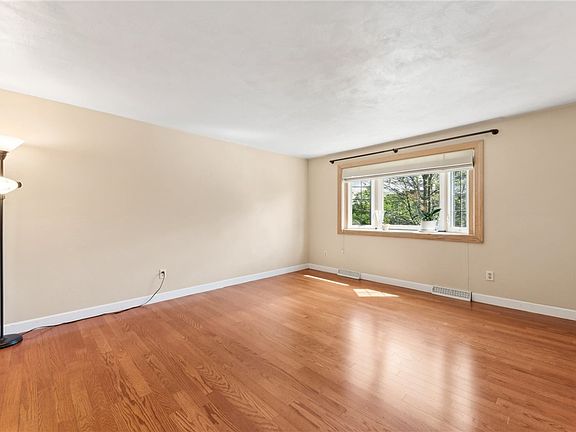 4th image of 100 Kathy Dr