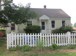 34 Clark Ln, Kilmarnock, VA 22482