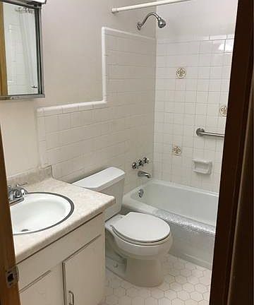 5th image of 3212 Belmont Pl APT E