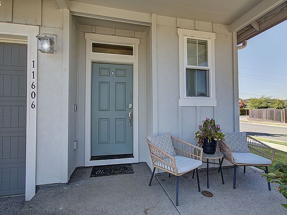 3rd image of 11606 NE 133rd Ct