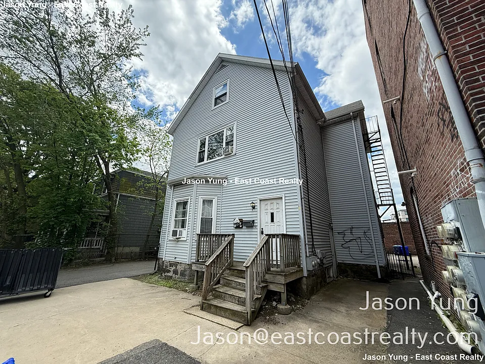 21 Highgate St #1
