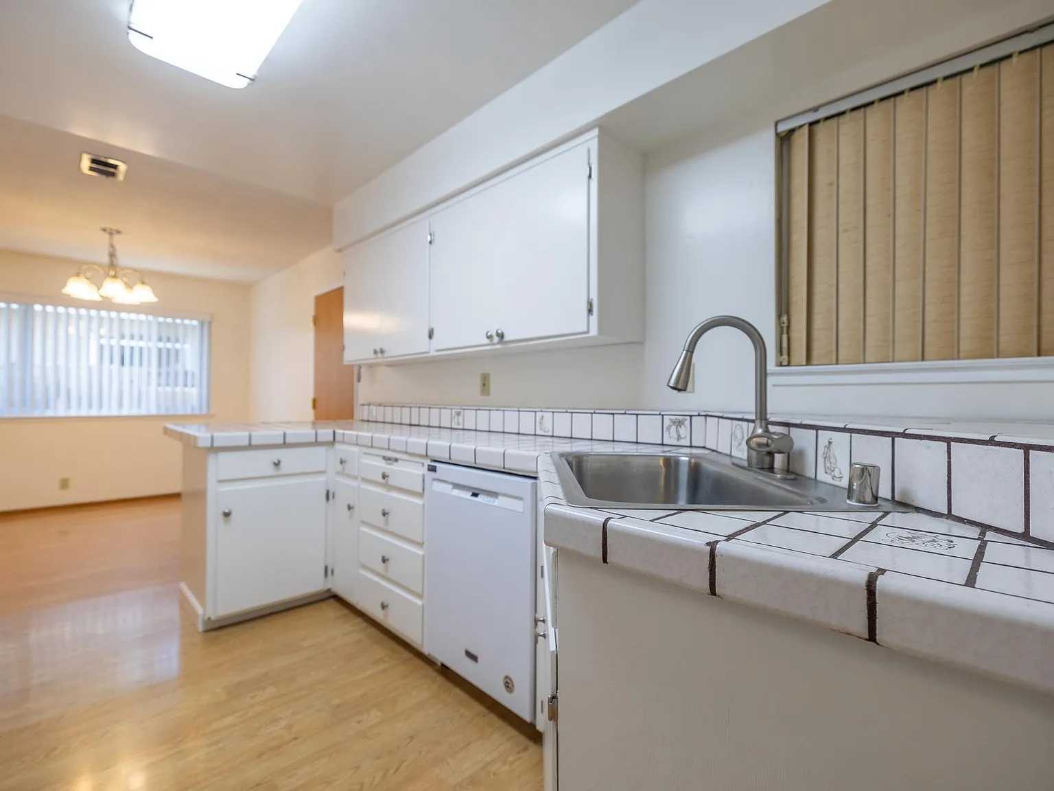 3 bed, 1440 sqft, $4,950 — Photo 4