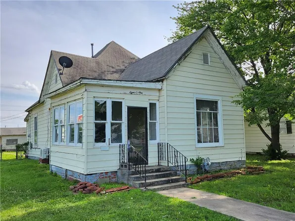 801 W 10th St, Coffeyville, KS 67337