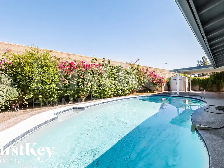 614 E Greenway Dr — Photo 14