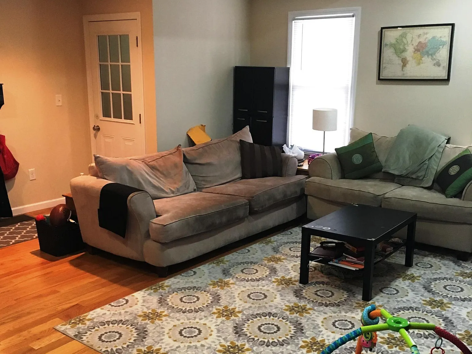 3 bed, 1.5 bath, 1390 sqft, $2,100 — Photo 2