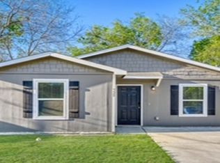 528 E NEW BRAUNFELS ST, Seguin, TX 78155