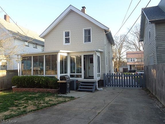 4th image of 17451 Woodford Ave
