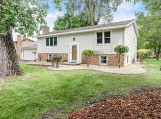 2129 Palmer Dr, New Brighton, MN 55112