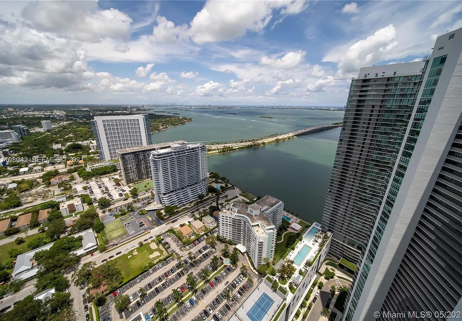 1 bed, 1.5 bath, 750 sqft, $3,400 — Photo 2