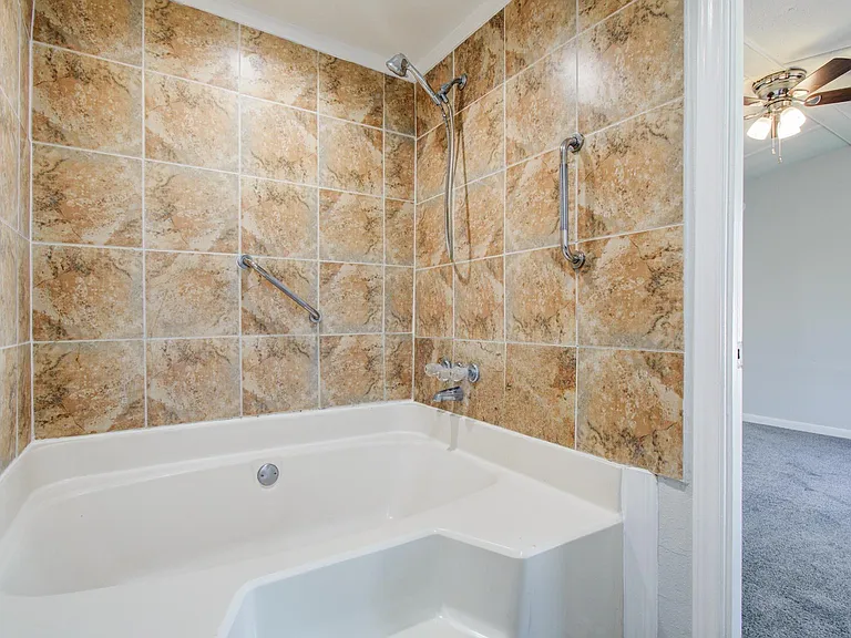 13419 Commander Cir — Photo 13