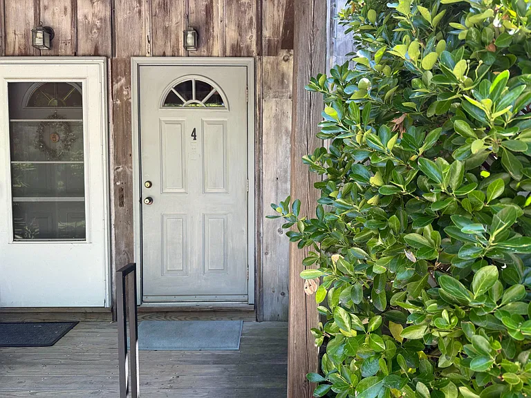 1600 Sunset Ln — Photo 1