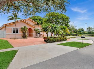 8915 NW 164th St, Miami Lakes, FL 33018