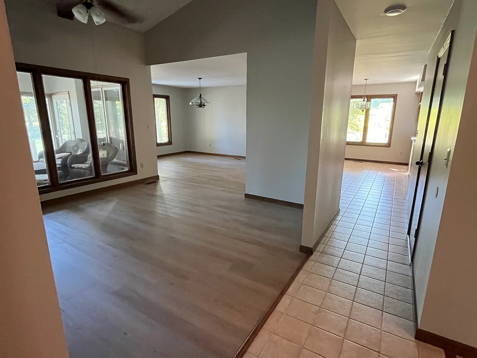 3 bed, 2.5 bath, 2400 sqft, $2,450 — Photo 3