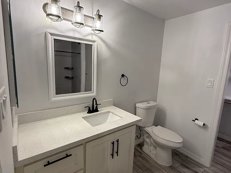 1050 W Rosewood Dr — Photo 7
