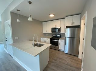 1414 W Blackhawk St #2F, Chicago, IL 60642
