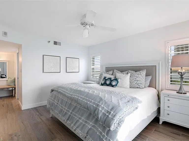 5501 Heron Point Dr #501 — Photo 12