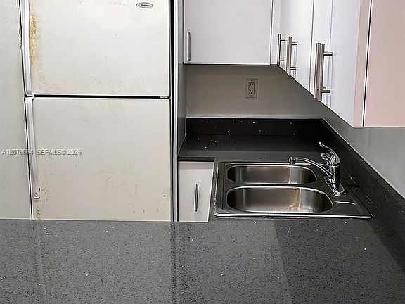 4th image of 126 SW 17th Rd APT 609