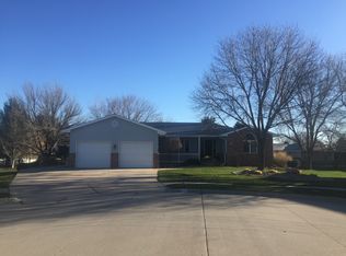 810 E 49th Street Pl, Kearney, NE 68847
