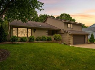 2367 Apache Ct, Mendota Heights, MN 55120