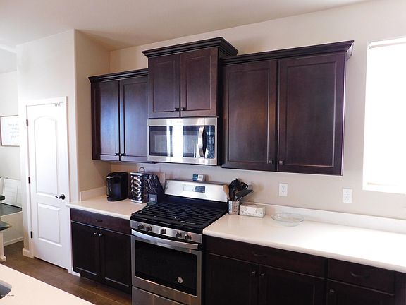 4th image of 1243 Essex Way