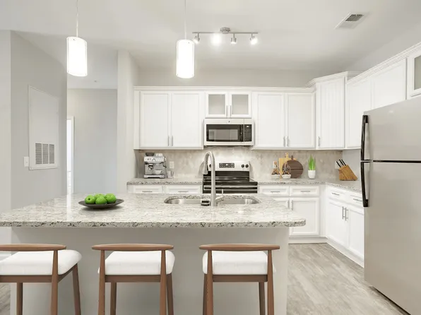 Henley at Mirror Lake