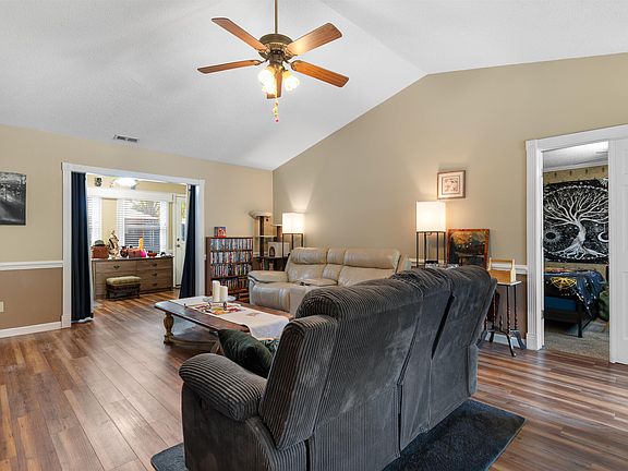 5th image of 9634 Kings Grant Dr.
