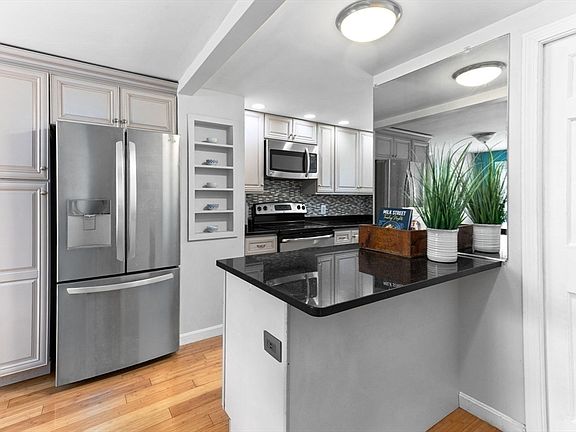 3rd image of 641 Hingham St