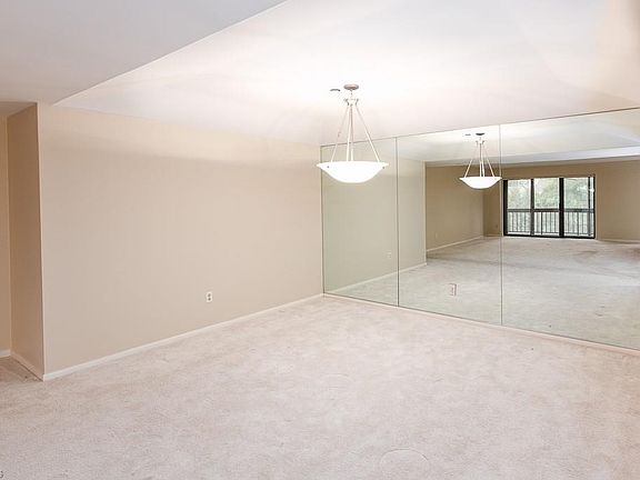 4th image of 100 Fox Hollow Dr APT 303