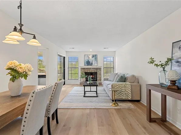 12854 W 110th Ter, Overland Park, KS 66210