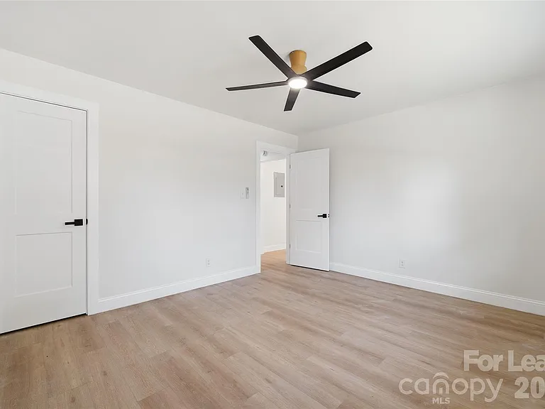 1320 Anderson St — Photo 10