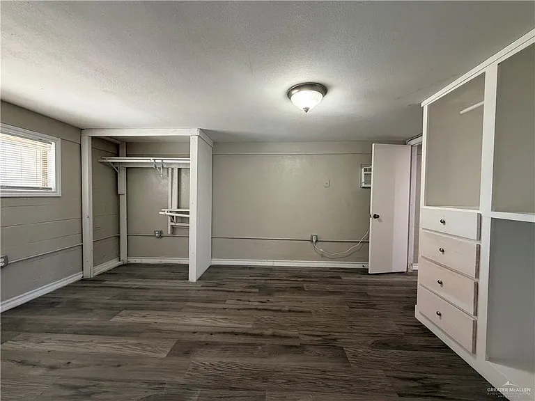700 E Sam Houston Blvd — Photo 21