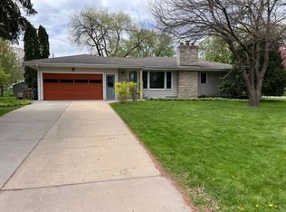 2017 Beacon St, Roseville, MN 55113