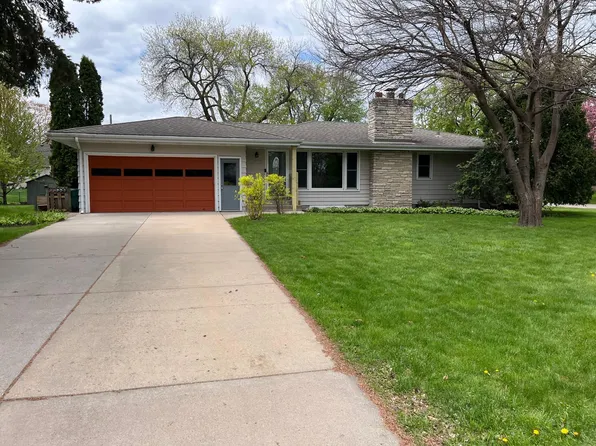2017 Beacon St, Roseville, MN 55113