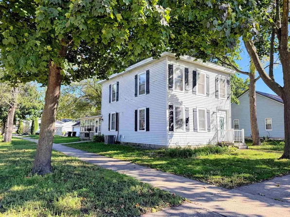 158 N Wacouta Ave, Prairie Du Chien, WI 53821