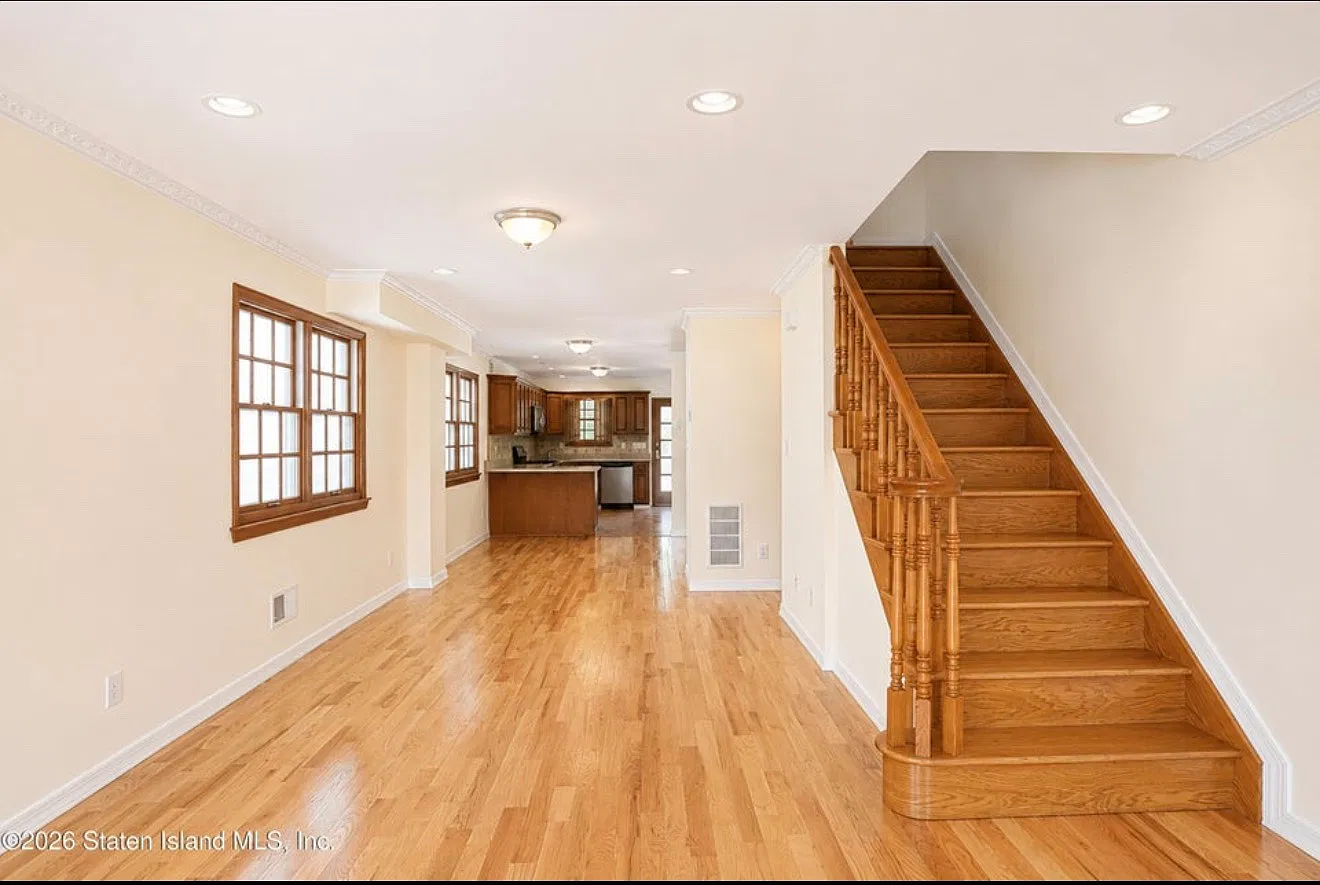 3 bed, 2115 sqft, $4,100 — Photo 2
