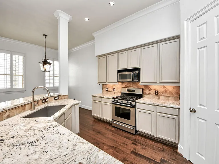 710 Jackson Hill St — Photo 11