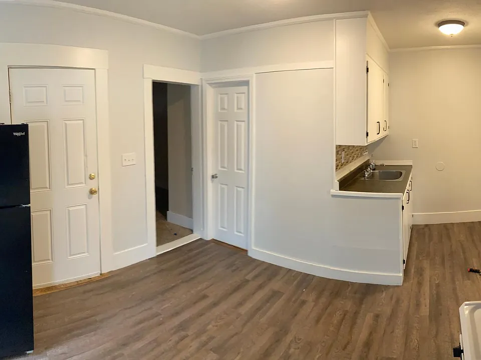 13 West St #4