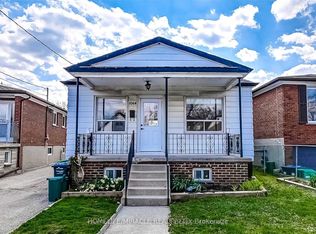 1064 Westmount Ave, Mississauga, ON L5E 1X4