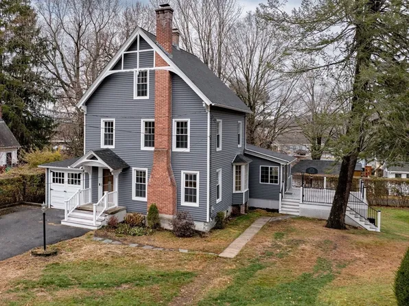 28 Maple St, Wilbraham, MA 01095