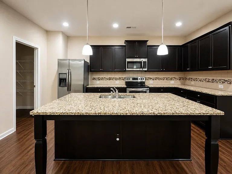 5150 Amberland Sq — Photo 3
