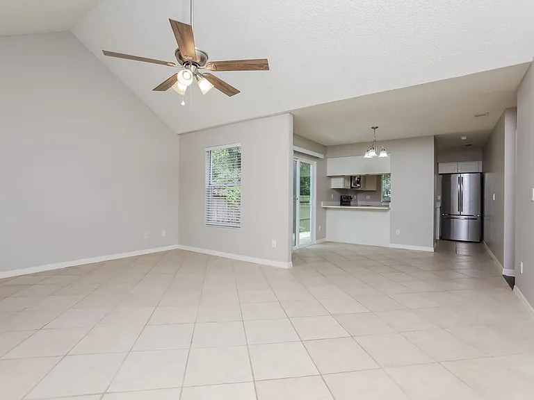 1833 Iroquois Dr — Photo 3