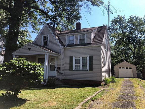 2nd image of 805 Willard Ave NE