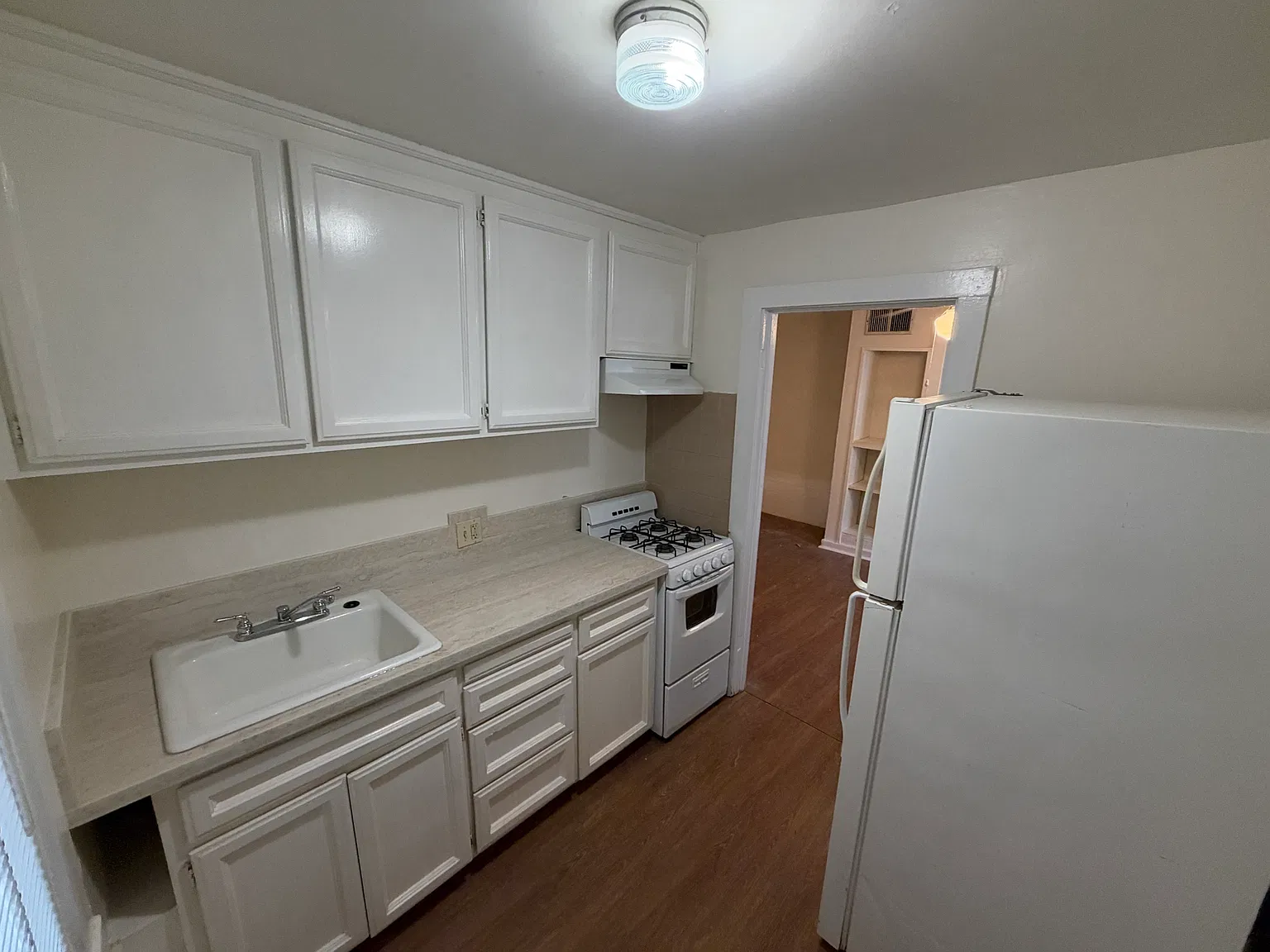 Studio, 400 sqft, $1,045 — Photo 3