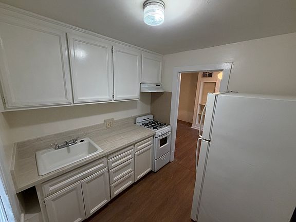 3rd image of 1830 F St APT 3